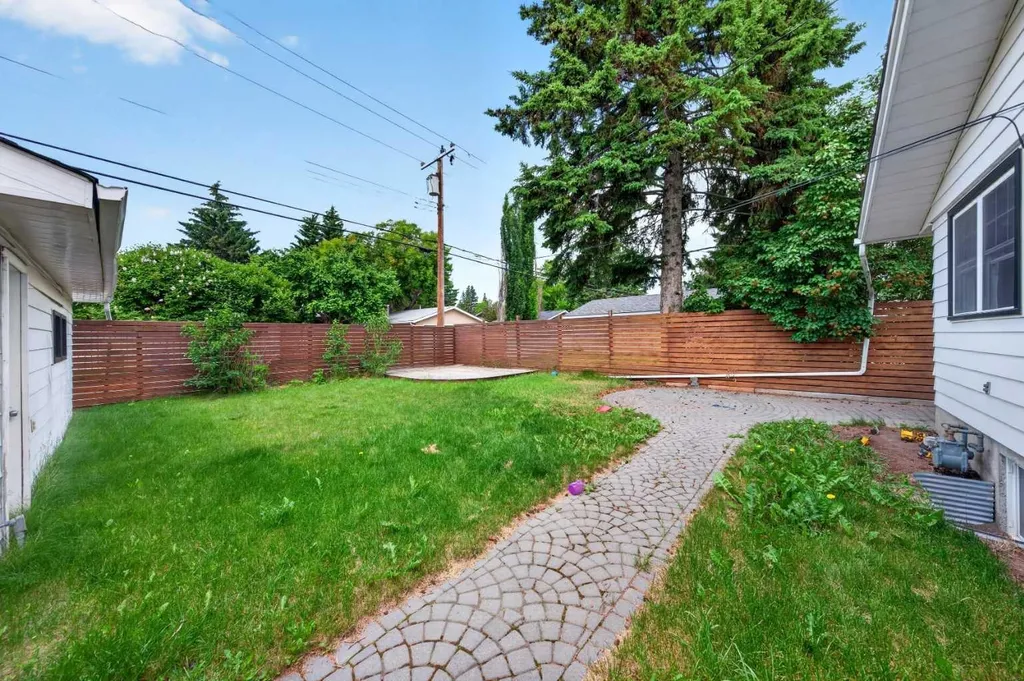 4819 Vanguard Road NW Calgary AB T3A 0R5