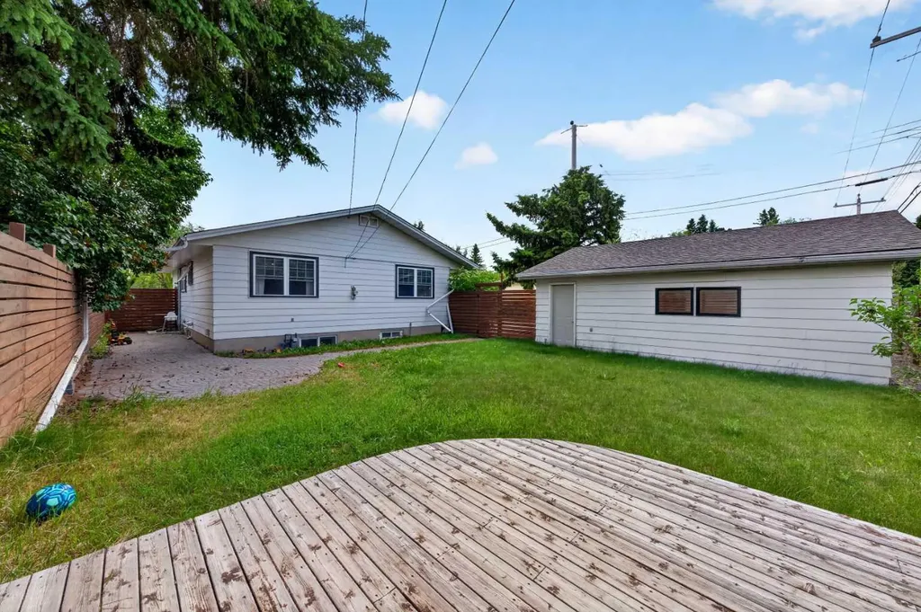 4819 Vanguard Road NW Calgary AB T3A 0R5