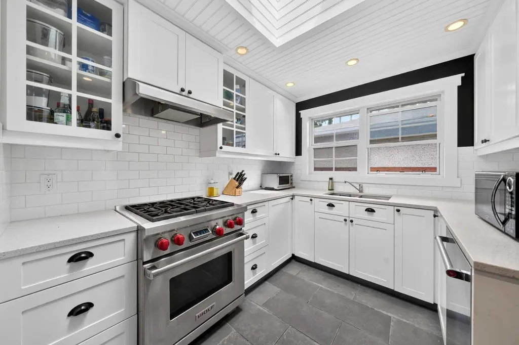 4819 Vanguard Road NW Calgary AB T3A 0R5