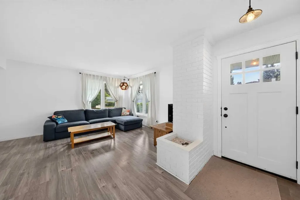 4819 Vanguard Road NW Calgary AB T3A 0R5