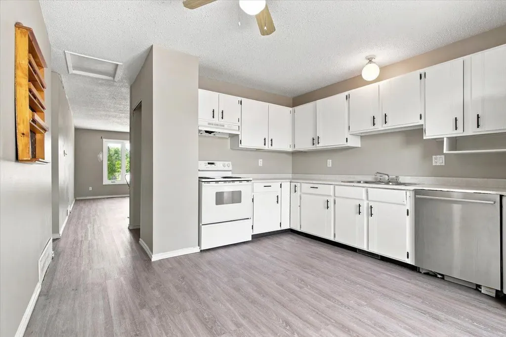 8113 94 Street Grande Prairie AB T8V 5R4