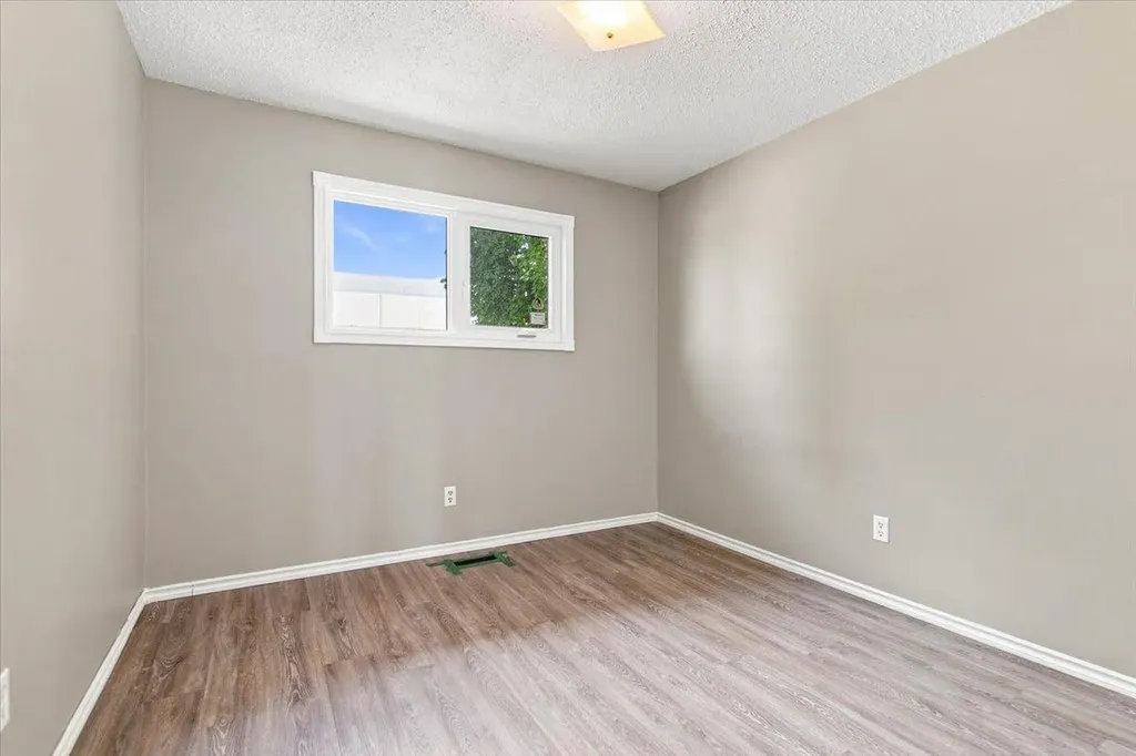 8113 94 Street Grande Prairie AB T8V 5R4