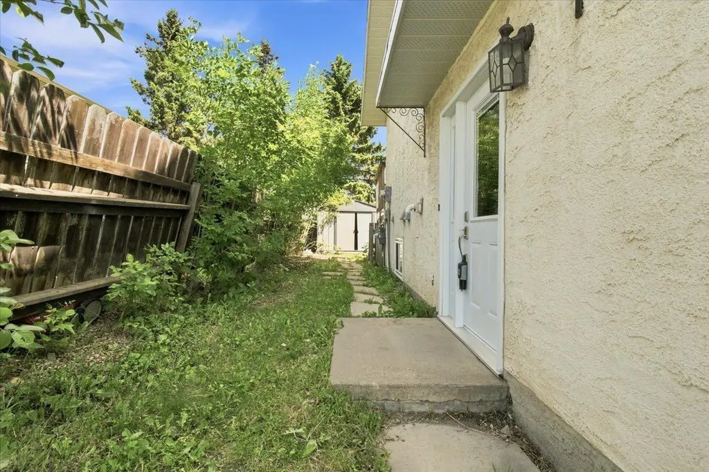 8113 94 Street Grande Prairie AB T8V 5R4