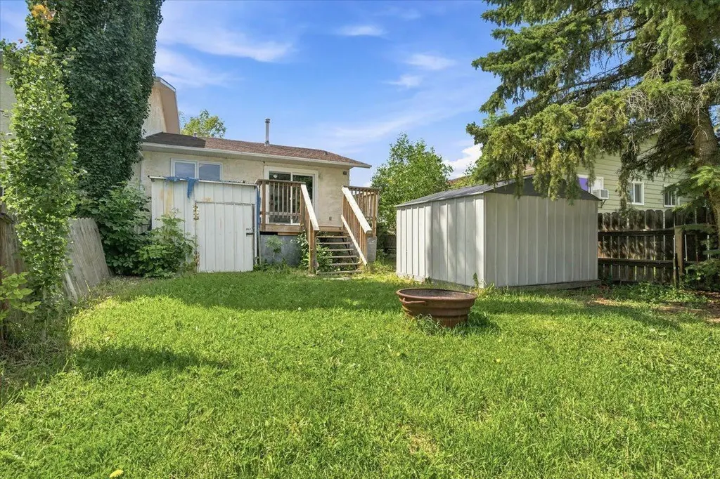 8113 94 Street Grande Prairie AB T8V 5R4