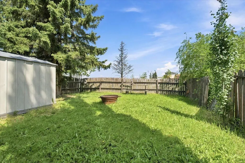 8113 94 Street Grande Prairie AB T8V 5R4