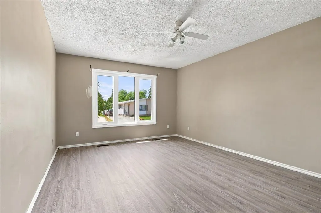 8113 94 Street Grande Prairie AB T8V 5R4