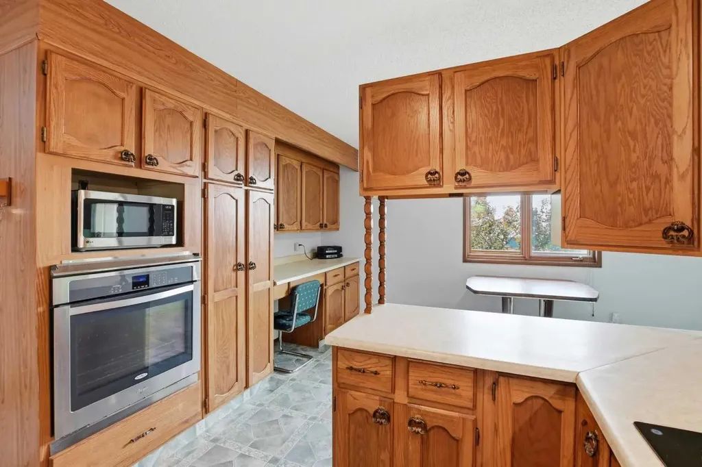 5227 55 Avenue Eckville AB T0M0X0
