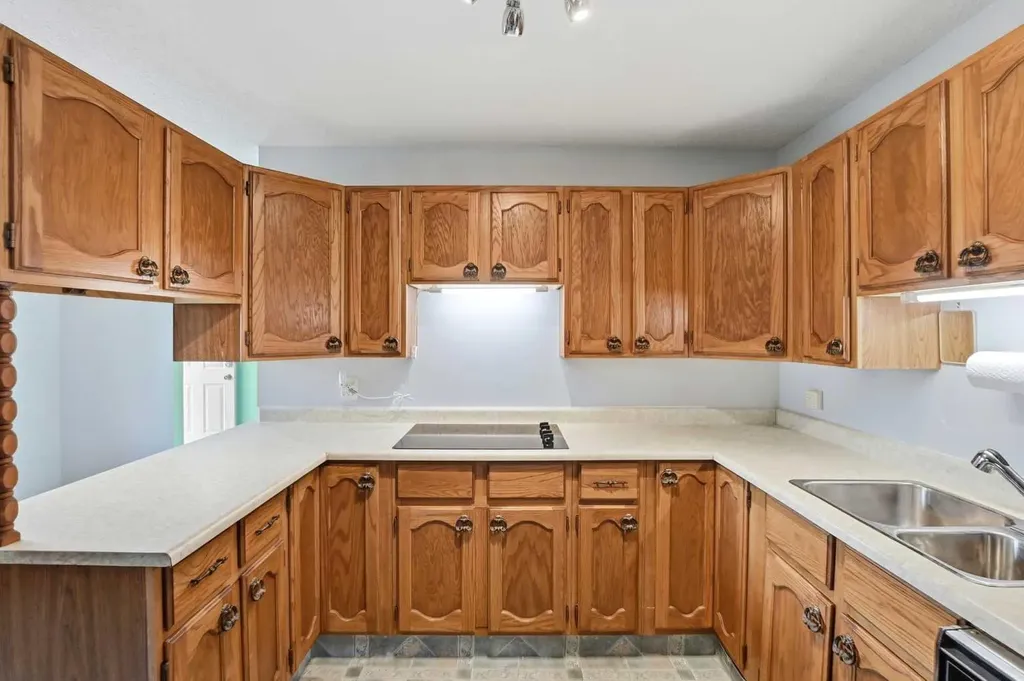 5227 55 Avenue Eckville AB T0M0X0