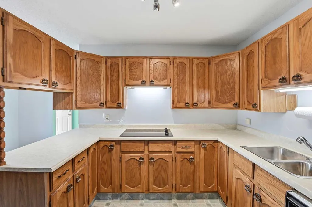 5227 55 Avenue Eckville AB T0M0X0