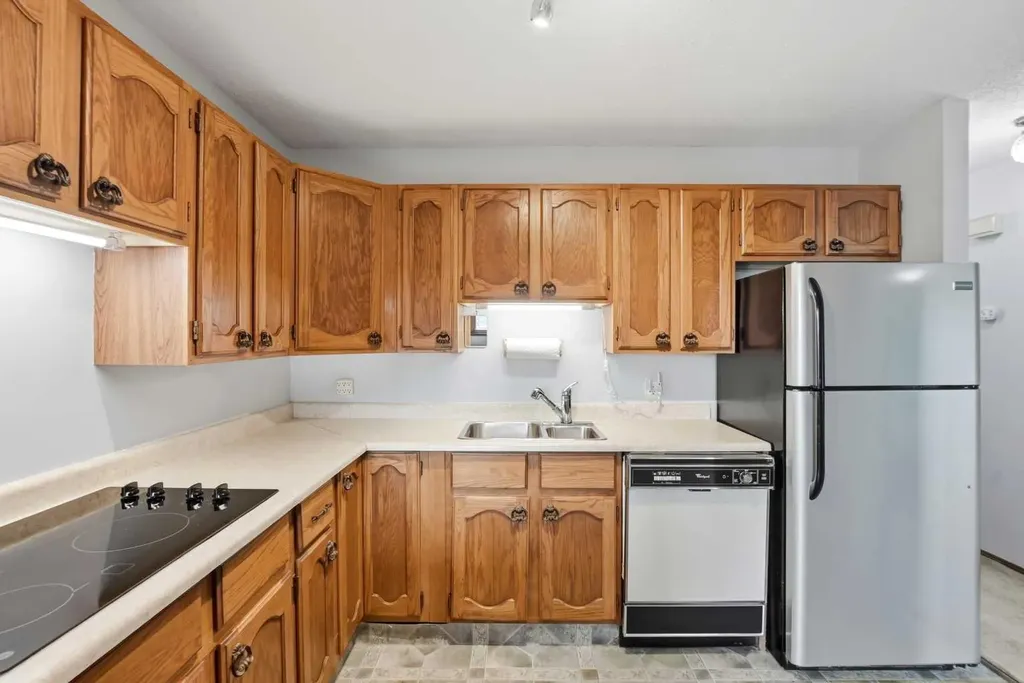 5227 55 Avenue Eckville AB T0M0X0
