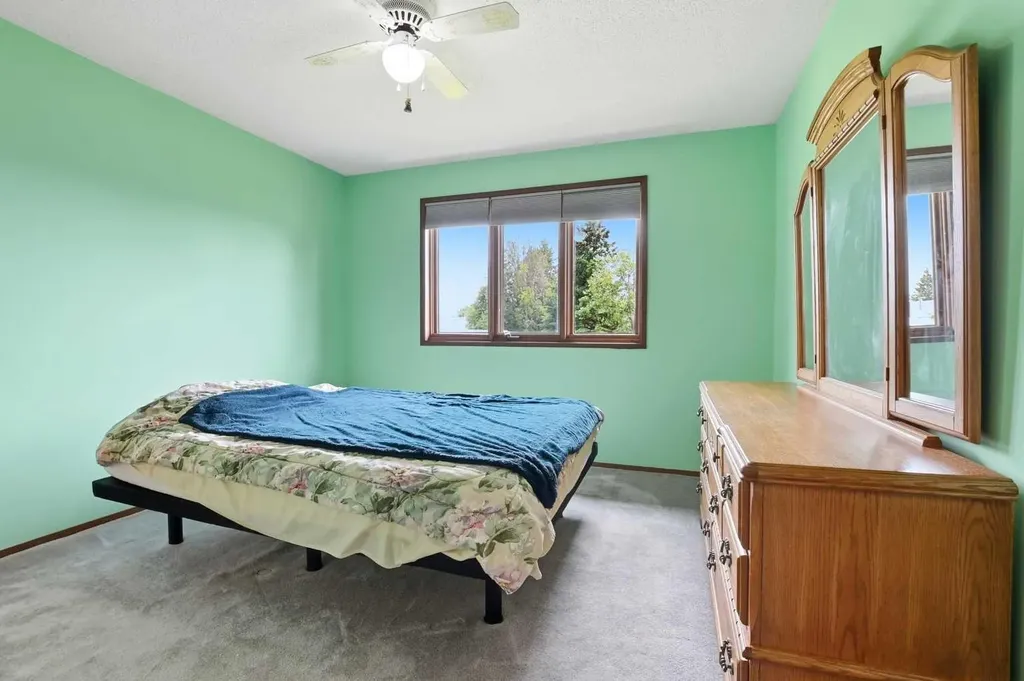 5227 55 Avenue Eckville AB T0M0X0