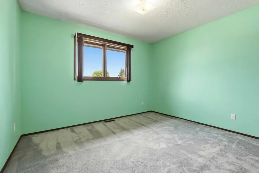 5227 55 Avenue Eckville AB T0M0X0