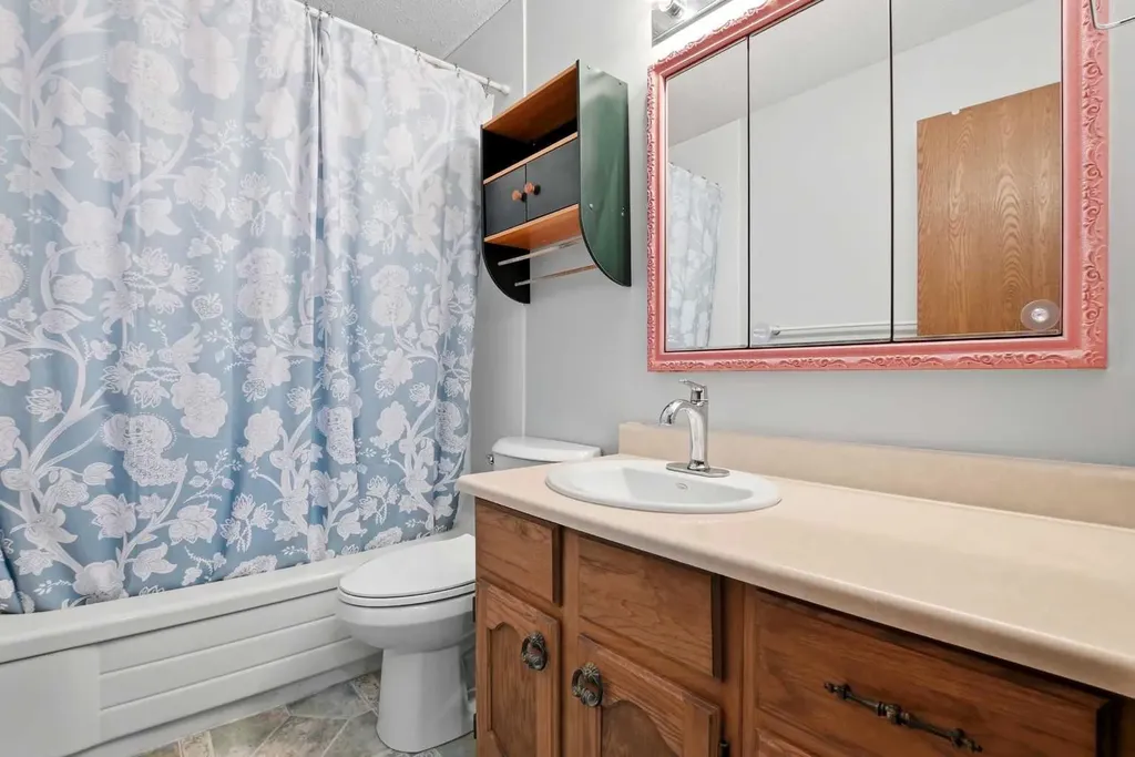 5227 55 Avenue Eckville AB T0M0X0