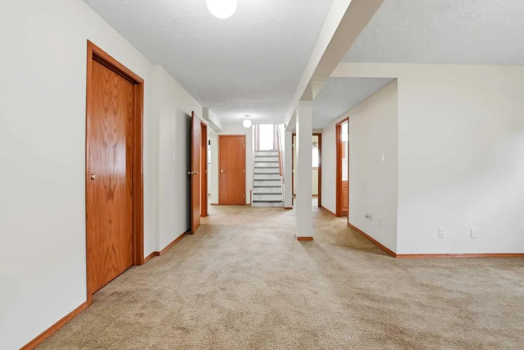 5227 55 Avenue Eckville AB T0M0X0