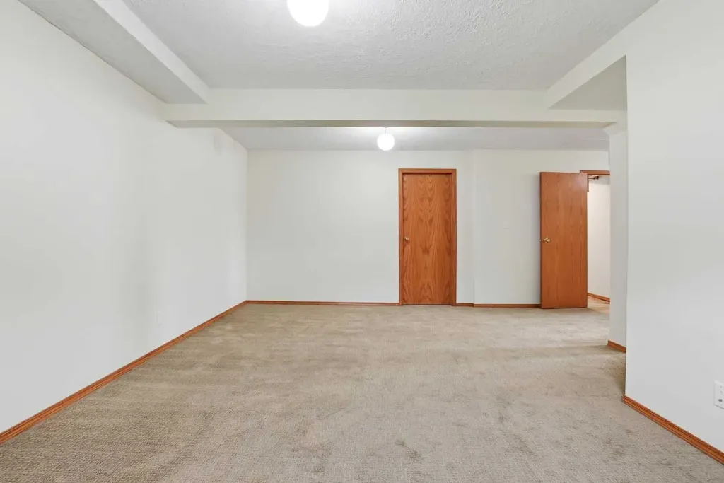 5227 55 Avenue Eckville AB T0M0X0