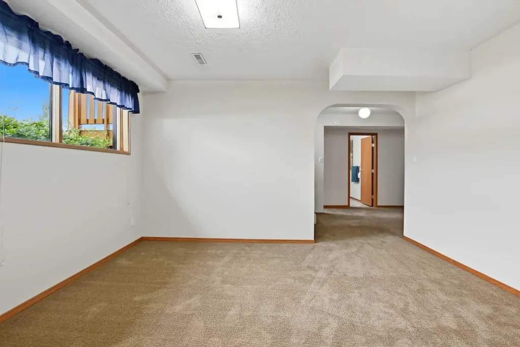 5227 55 Avenue Eckville AB T0M0X0