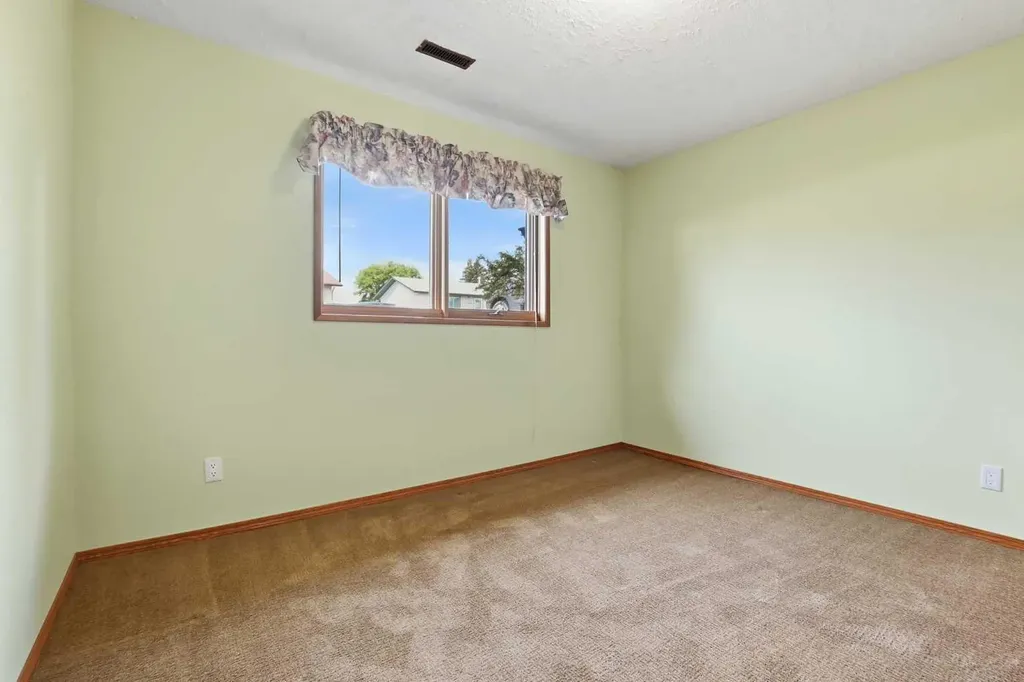 5227 55 Avenue Eckville AB T0M0X0