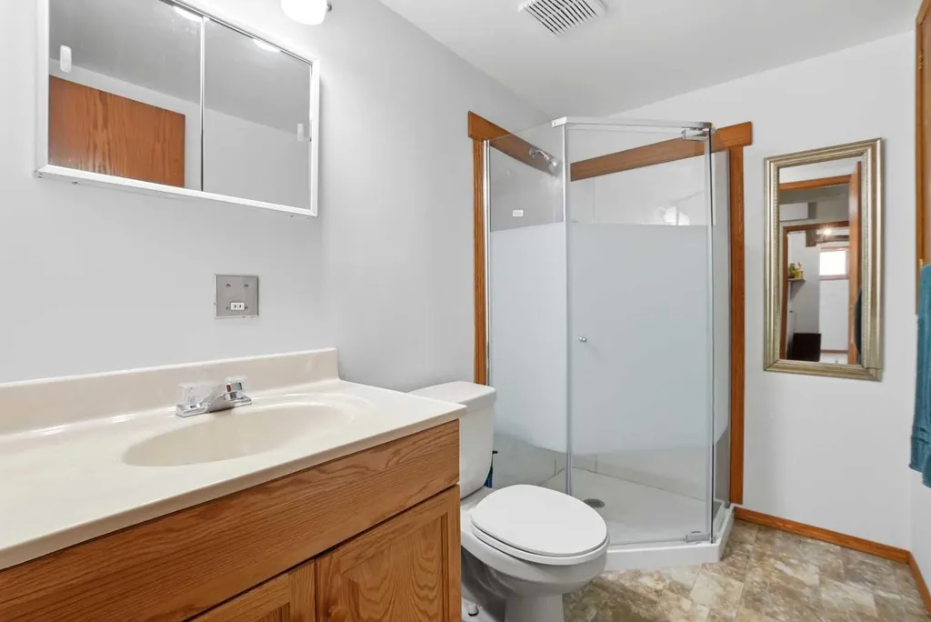 5227 55 Avenue Eckville AB T0M0X0