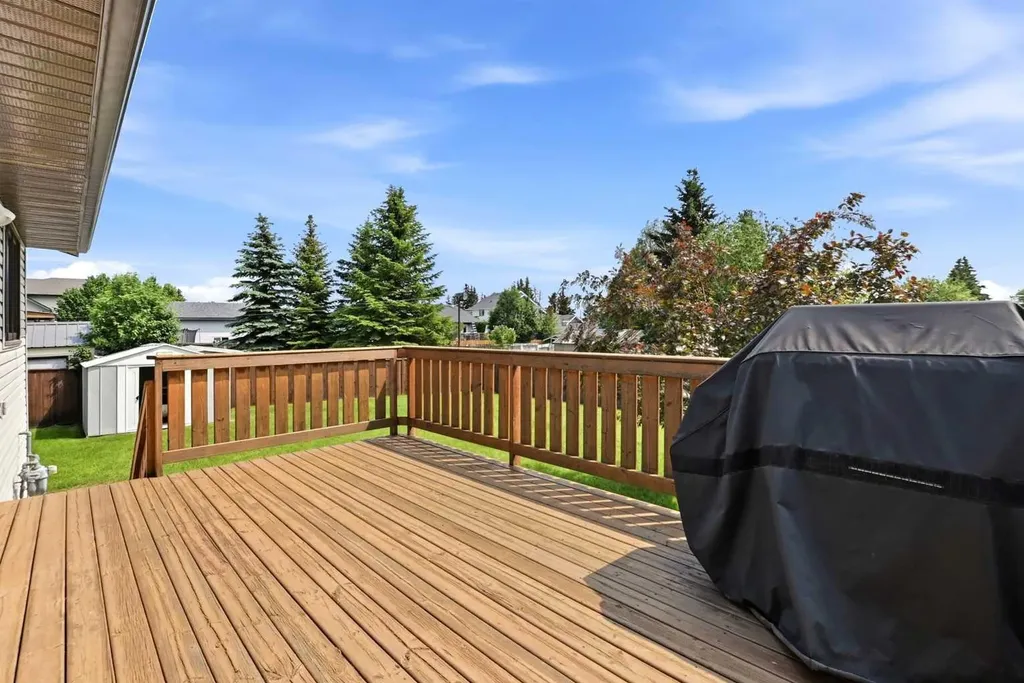 5227 55 Avenue Eckville AB T0M0X0