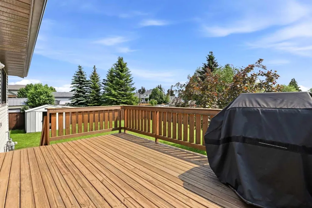 5227 55 Avenue Eckville AB T0M0X0