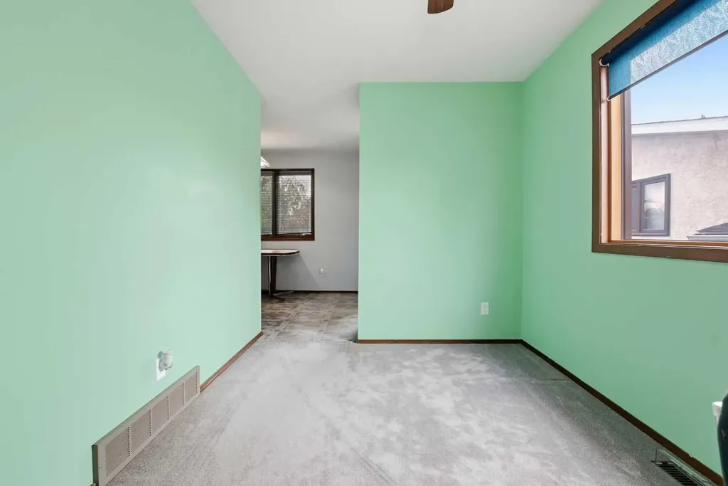 5227 55 Avenue Eckville AB T0M0X0