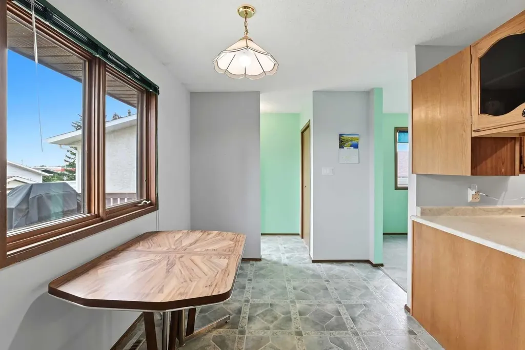 5227 55 Avenue Eckville AB T0M0X0