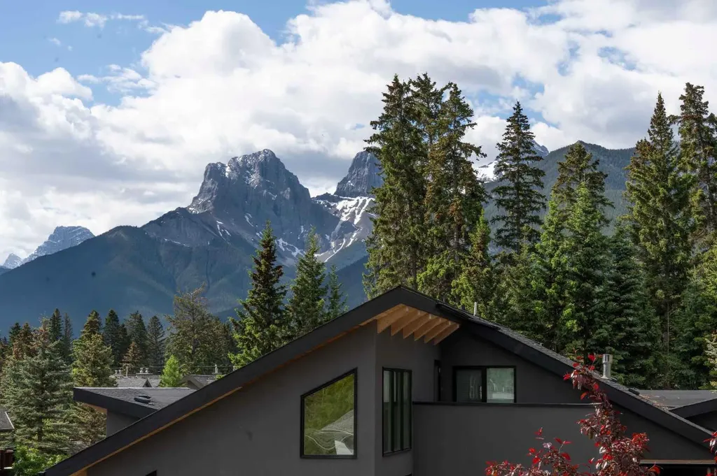 905A Bridge Road Canmore AB T1W 2E5