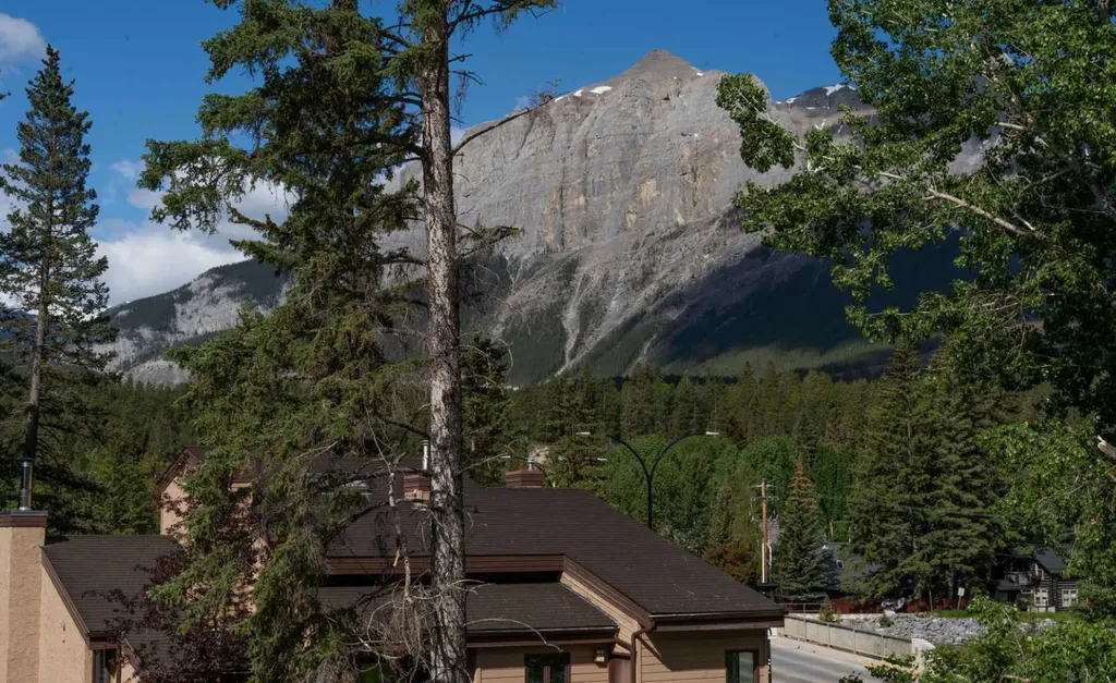 905A Bridge Road Canmore AB T1W 2E5