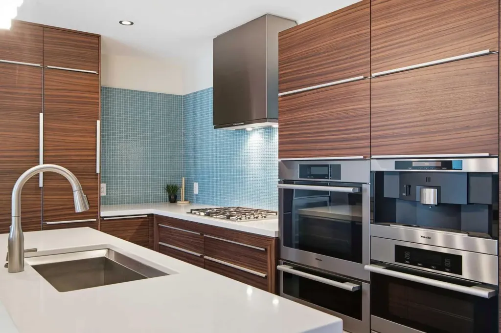 108 9 Avenue SW Calgary AB T2P 0S9