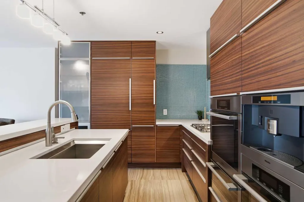 108 9 Avenue SW Calgary AB T2P 0S9