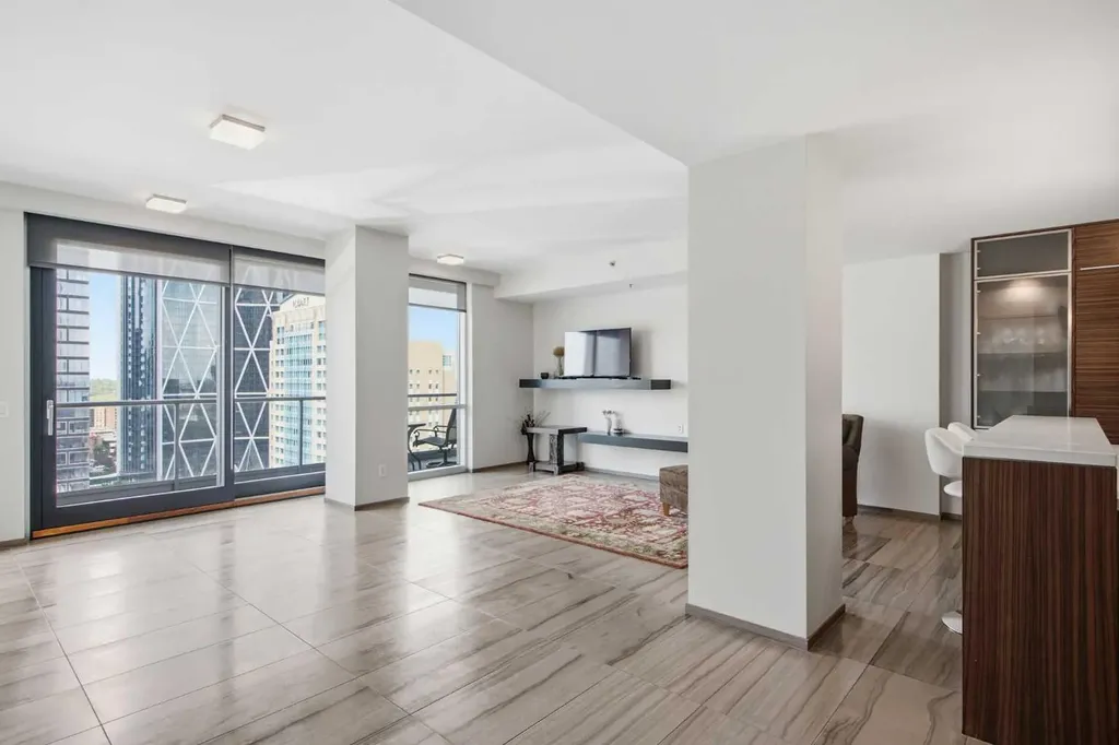 108 9 Avenue SW Calgary AB T2P 0S9