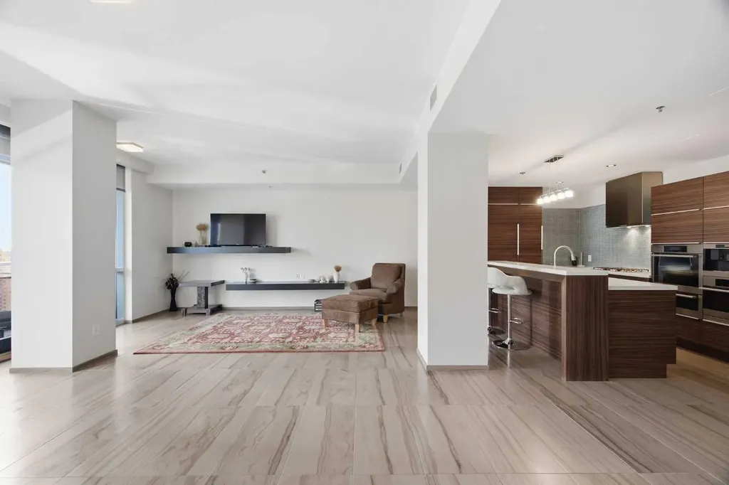 108 9 Avenue SW Calgary AB T2P 0S9