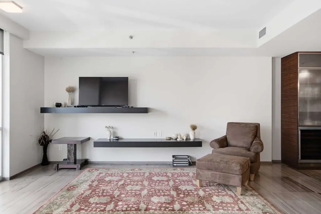 108 9 Avenue SW Calgary AB T2P 0S9