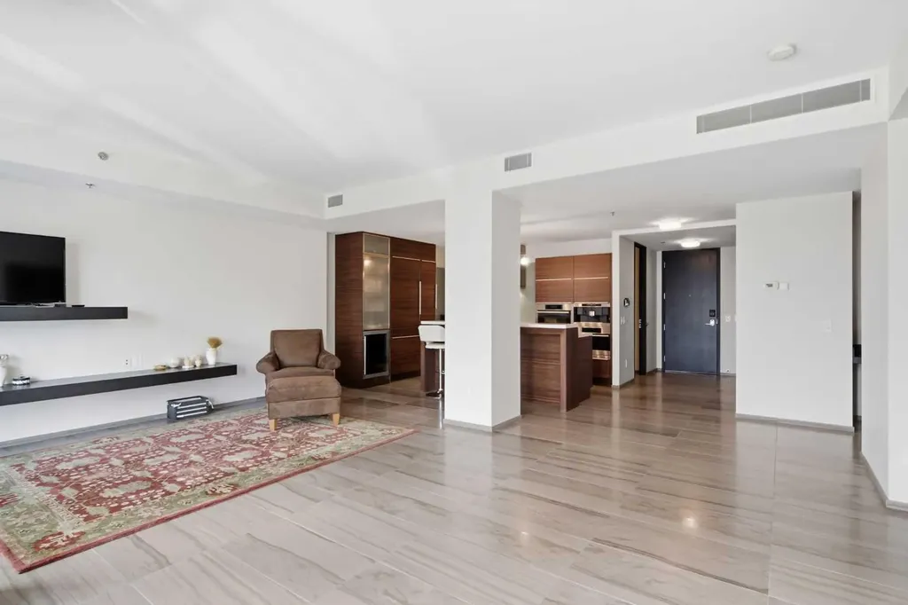 108 9 Avenue SW Calgary AB T2P 0S9