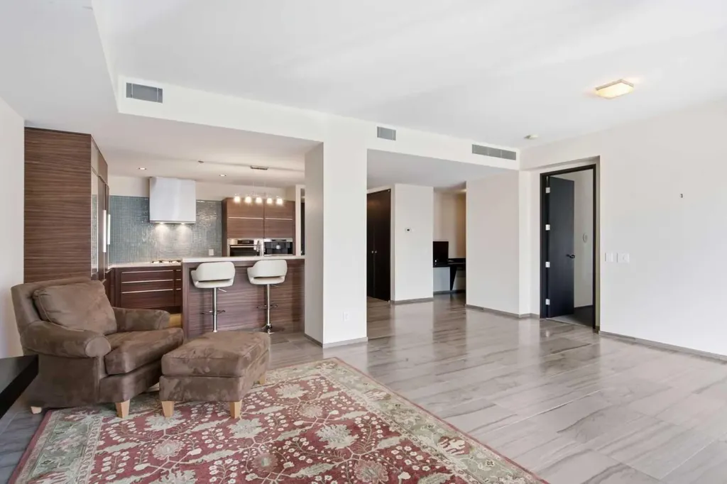 108 9 Avenue SW Calgary AB T2P 0S9