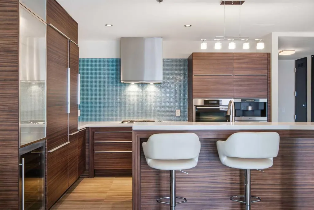 108 9 Avenue SW Calgary AB T2P 0S9