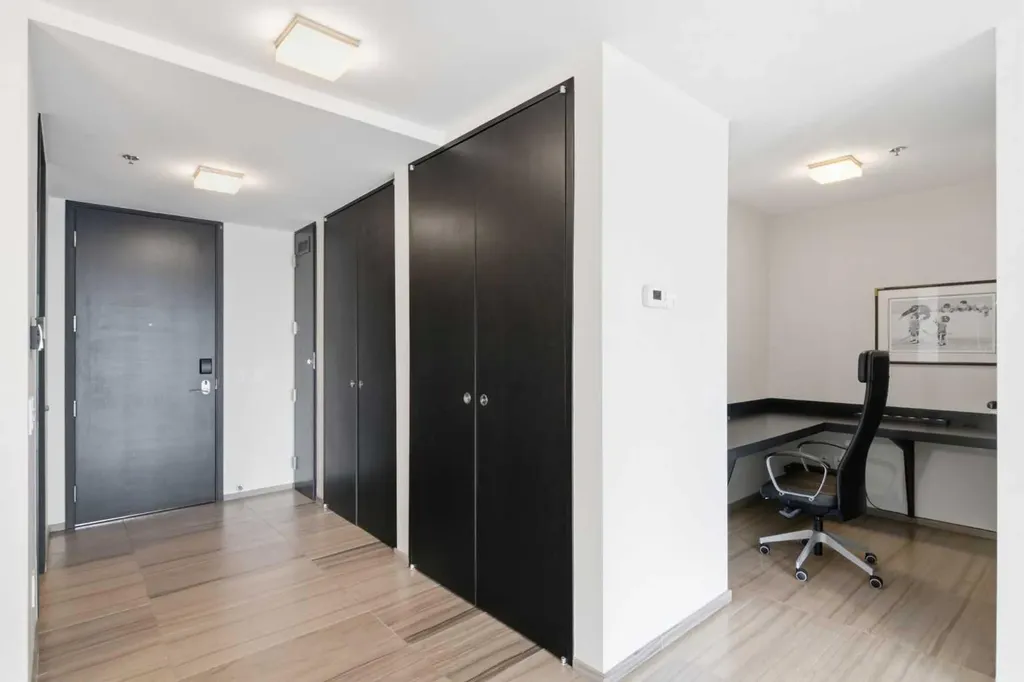 108 9 Avenue SW Calgary AB T2P 0S9