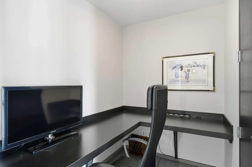108 9 Avenue SW Calgary AB T2P 0S9
