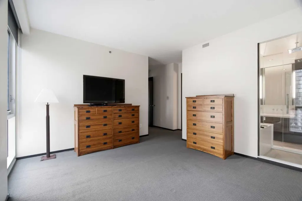 108 9 Avenue SW Calgary AB T2P 0S9