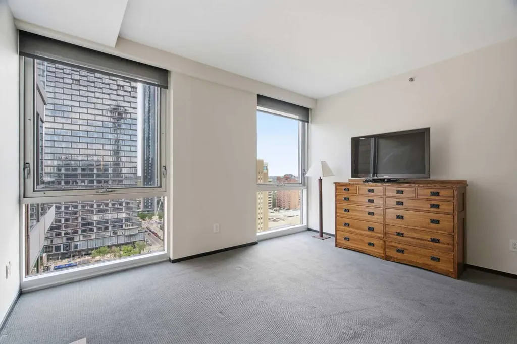 108 9 Avenue SW Calgary AB T2P 0S9