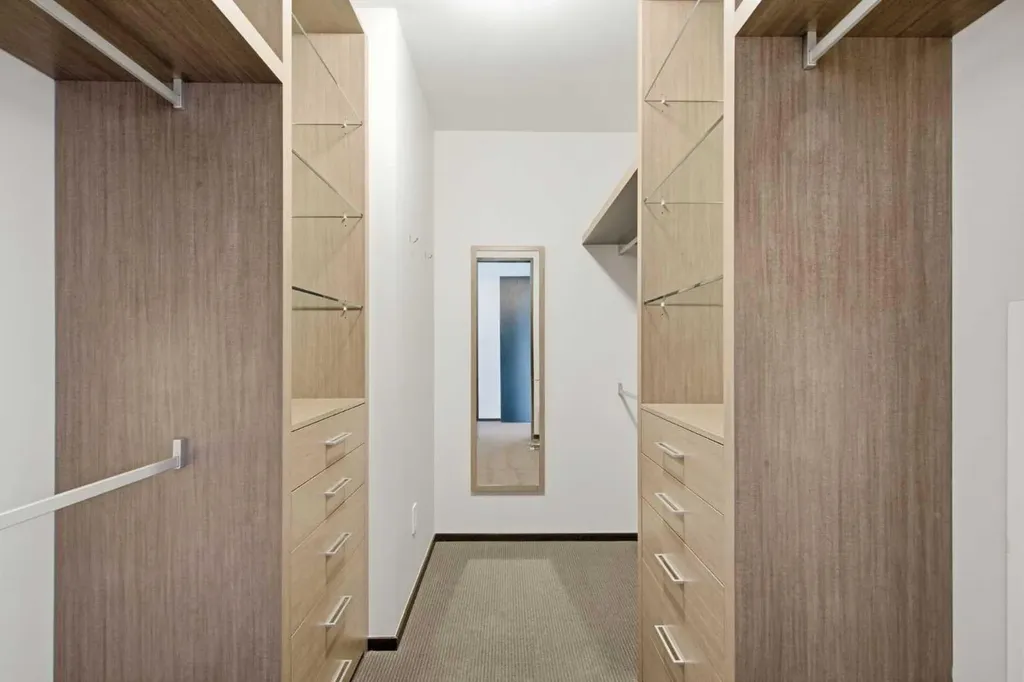 108 9 Avenue SW Calgary AB T2P 0S9