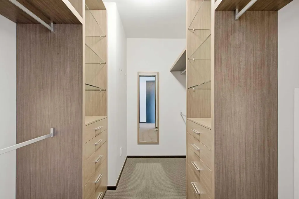 108 9 Avenue SW Calgary AB T2P 0S9
