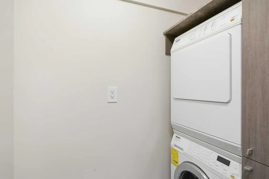 108 9 Avenue SW Calgary AB T2P 0S9