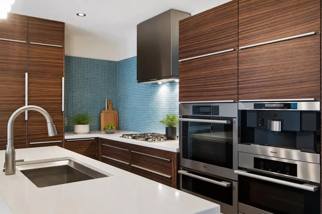 108 9 Avenue SW Calgary AB T2P 0S9