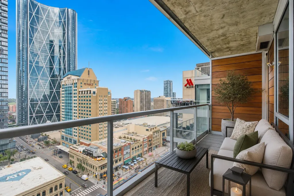 108 9 Avenue SW Calgary AB T2P 0S9