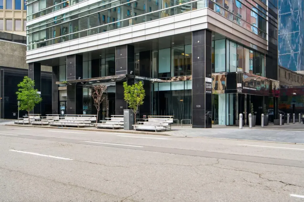 108 9 Avenue SW Calgary AB T2P 0S9