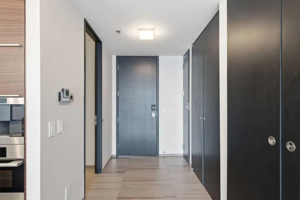108 9 Avenue SW Calgary AB T2P 0S9