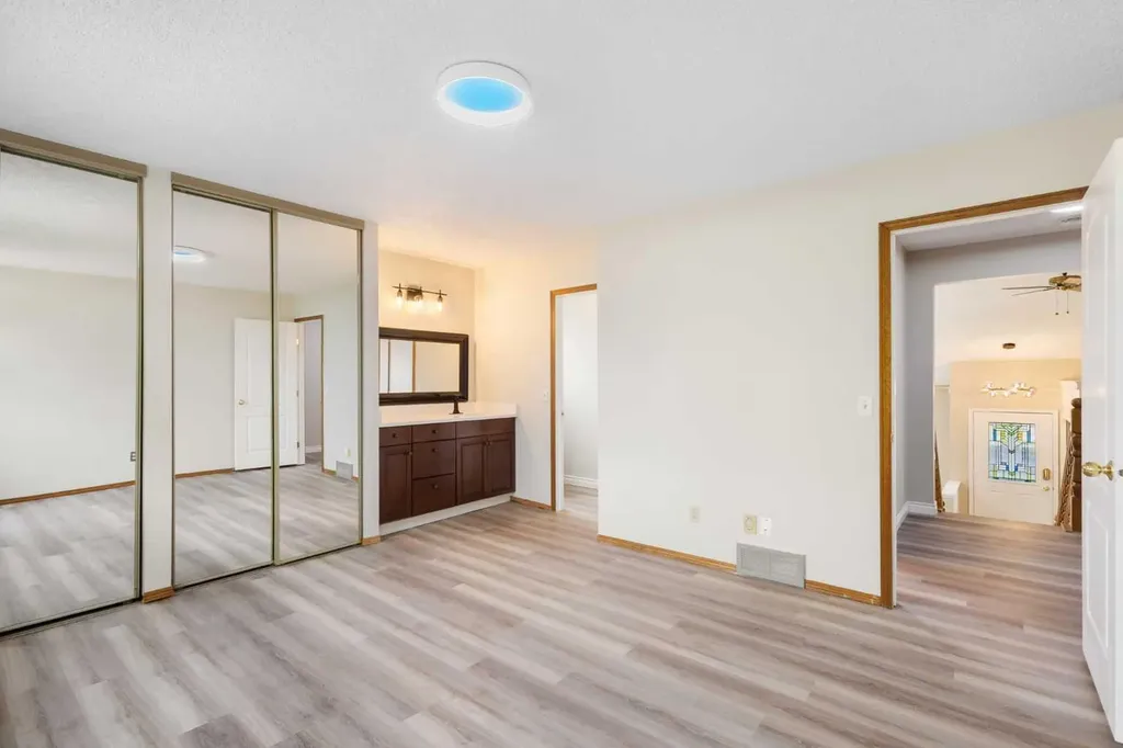 68 Scenic Acres Drive NW Calgary AB T3L 1C2