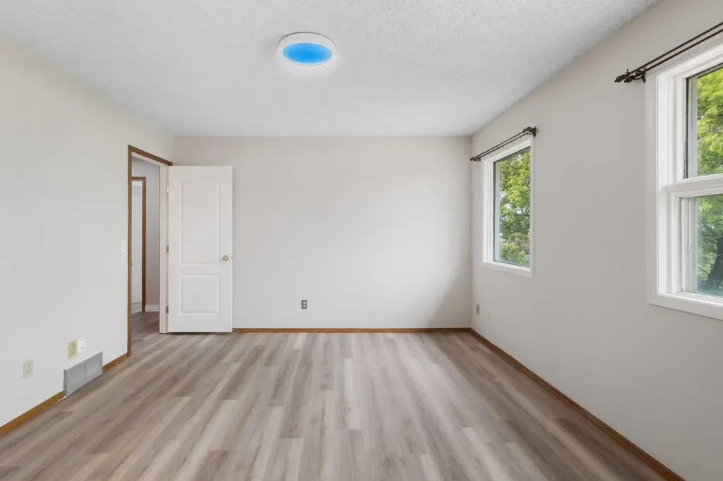 68 Scenic Acres Drive NW Calgary AB T3L 1C2