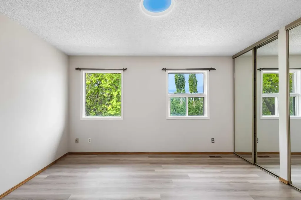 68 Scenic Acres Drive NW Calgary AB T3L 1C2